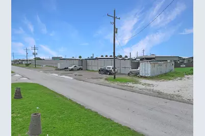 1012 N Stingaree Drive, Crystal Beach, TX 77650 - Photo 26