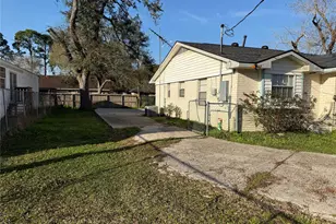 1014 Robinson St, Alvin, TX 77511 - Photo 14