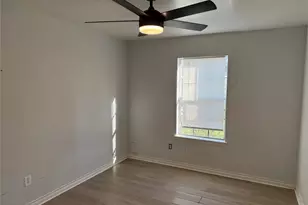 1014 Robinson St, Alvin, TX 77511 - Photo 8