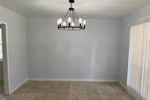 1014 Robinson St, Alvin, TX 77511 - Photo 2