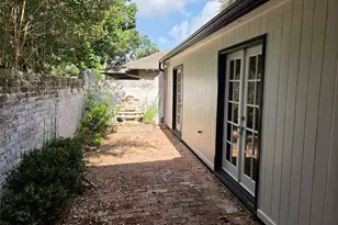 10010 Burgoyne Rd, Houston, TX 77042 - Photo 4
