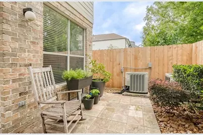1735 Michigan Street, Houston, TX 77006 - Photo 2