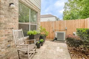 1735 Michigan St, Houston, TX 77006 - Photo 2