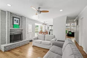 30 Village Knoll Pl, The Woodlands, TX 77381 - Photo 12