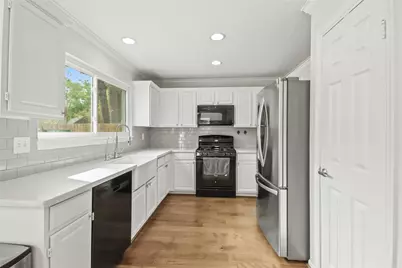 30 Village Knoll Place, The Woodlands, TX 77381 - Photo 10