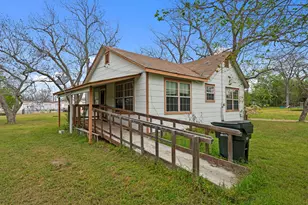 104 Kessler St, Hallettsville, TX 77964 - Photo 16