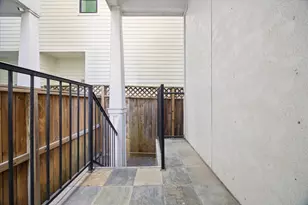 1218 W 23rd St, Houston, TX 77008 - Photo 2