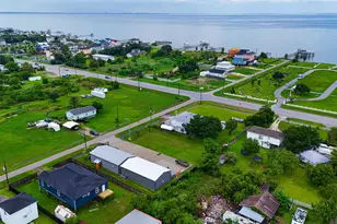 215 22nd St, Dickinson, TX 77539 - Photo 2