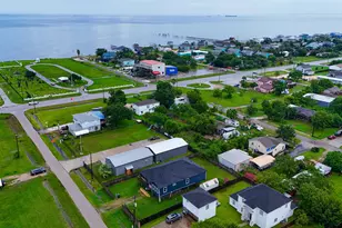 215 22nd St, Dickinson, TX 77539 - Photo 4