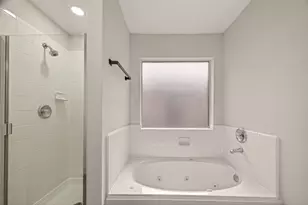 5102 Park Village Dr, Houston, TX 77048 - Photo 28