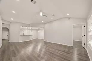 5102 Park Village Dr, Houston, TX 77048 - Photo 10
