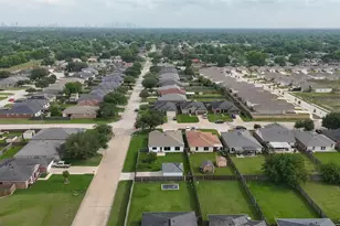 5102 Park Village Dr, Houston, TX 77048 - Photo 36