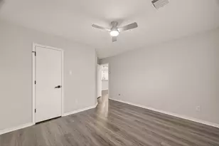 5102 Park Village Dr, Houston, TX 77048 - Photo 22