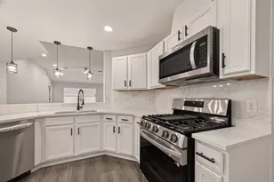 5102 Park Village Dr, Houston, TX 77048 - Photo 16