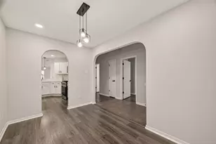 5102 Park Village Dr, Houston, TX 77048 - Photo 8