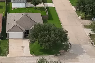 5102 Park Village Dr, Houston, TX 77048 - Photo 6