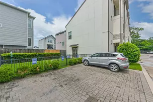 10914 Brookeshire Chase Ln, Houston, TX 77043 - Photo 2