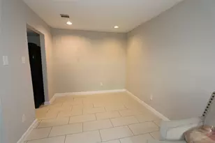 9556 Windswept Ln, Houston, TX 77063 - Photo 4