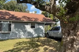 900 E Houston St, Highlands, TX 77562 - Photo 4