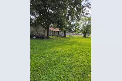 900 E Houston Street, Highlands, TX 77562 - Photo 32