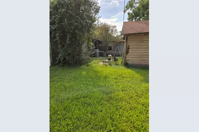 900 E Houston Street, Highlands, TX 77562 - Photo 30