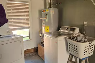 900 E Houston St, Highlands, TX 77562 - Photo 42