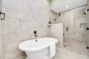 631 N Live Oak St, Houston, TX 77003 - Photo 28