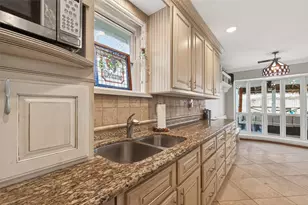 805 Camelot Ln, Friendswood, TX 77546 - Photo 22