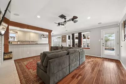 805 Camelot Lane, Friendswood, TX 77546 - Photo 6