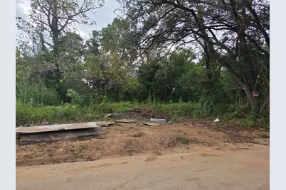 109 S San Jacinto Street, Conroe, TX 77301 - Photo 2
