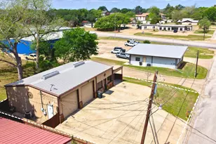 405 N Johnston St, Caldwell, TX 77836 - Photo 4