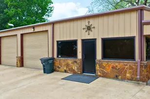 405 N Johnston St, Caldwell, TX 77836 - Photo 2