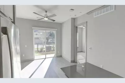 401 W 25th Street #1105, Houston, TX 77008 - Photo 6