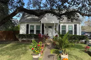 404 Clark Street N, Eagle Lake, TX 77434 - Photo 2