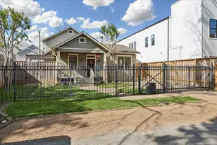 215 E 26th St, Houston, TX 77008 - Photo 2