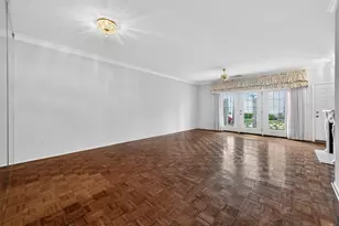360 Wilcrest Dr, Houston, TX 77042 - Photo 8