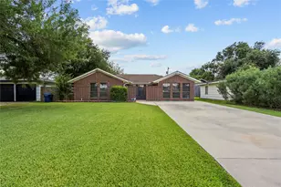 1421 16th Ave N, Texas City, TX 77590 - Photo 1