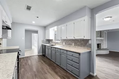 1421 16th Avenue N, Texas City, TX 77590 - Photo 10