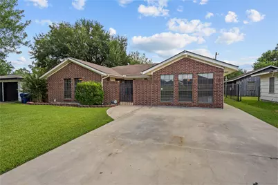 1421 16th Avenue N, Texas City, TX 77590 - Photo 2