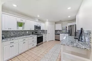 7825 Hughes Ranch Rd, Pearland, TX 77581 - Photo 8