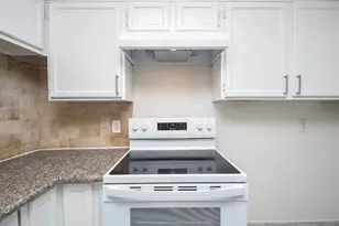 9231 Homeland Dr, Houston, TX 77083 - Photo 6