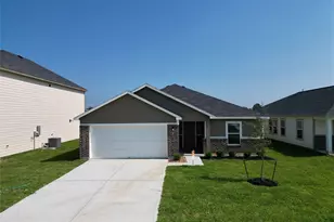 500 Oak Chase Ave, Dayton, TX 77535 - Photo 2