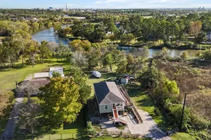 9810 Oak Leaf Dr, Baytown, TX 77521 - Photo 1