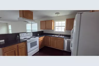 725 E Columbus Drive, Wharton, TX 77488 - Photo 2
