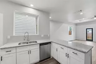 4307 Larkspur St, Houston, TX 77051 - Photo 6