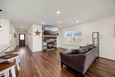 15606 Clearwater Bend Drive, Houston, TX 77044 - Photo 2