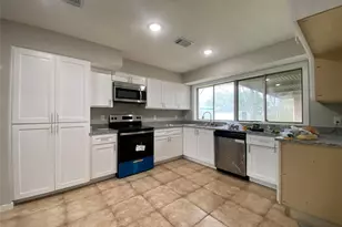 1105 Alice St, Sweeny, TX 77480 - Photo 8
