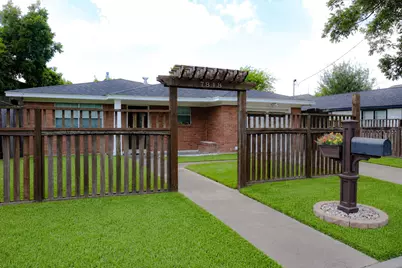 7818 Avenue F, Houston, TX 77012 - Photo 2