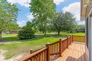 604 Lee Ave, Anahuac, TX 77514 - Photo 8