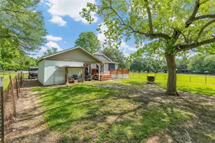 604 Lee Ave, Anahuac, TX 77514 - Photo 16